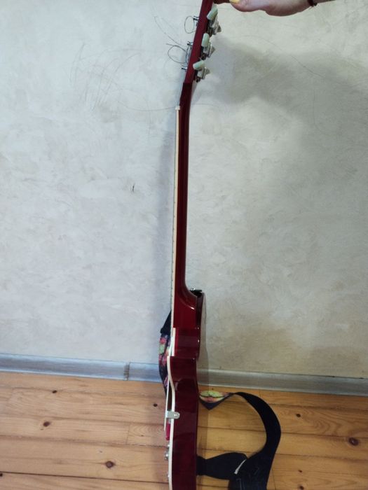 Продам Електрогітару Vintage 100НВ