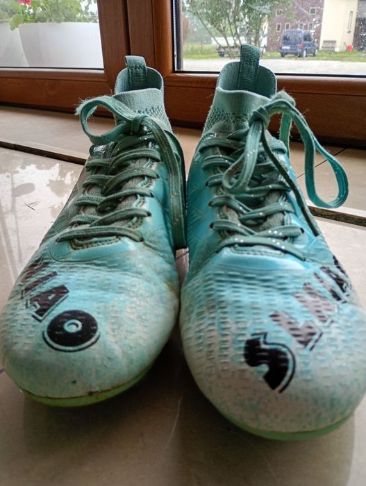 Buty piłkarskie korki