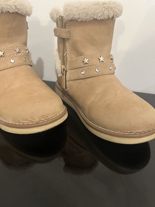 Bota Mayoral bege com pêlo