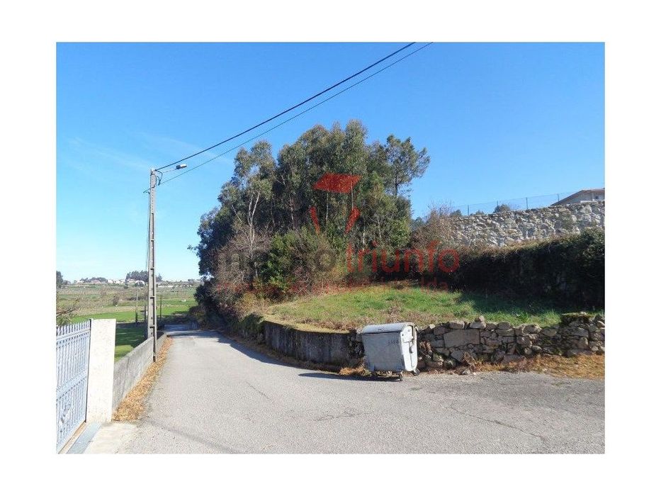 Terreno rústico em Góios - Barcelos com 4.056 m² — Chorente, Góios, Courel, Pedra Furada E Gueral, Braga