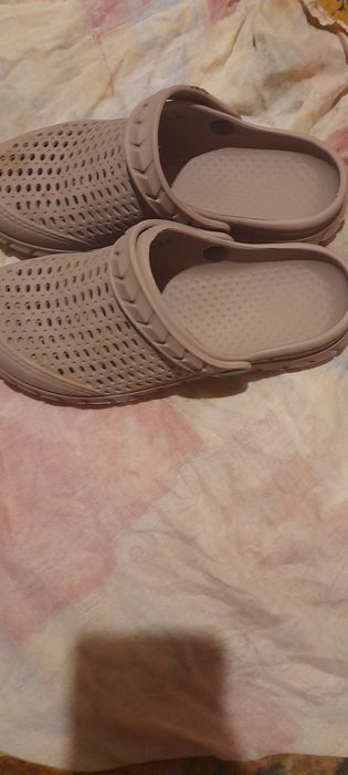 Жіночі кроксси н