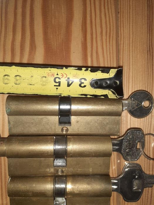 Сердцевина замка личинка