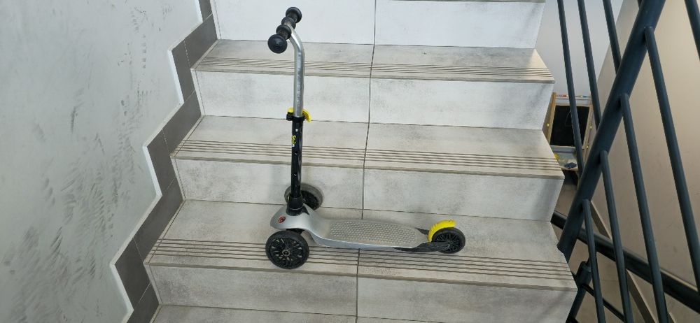 Sprzedam hulajnogę trójkołową - szara