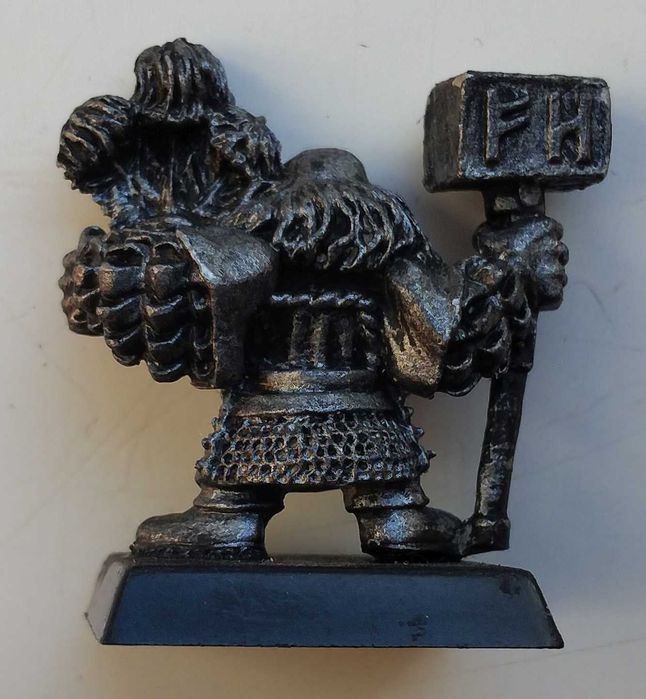Dwarf. Krasnolud z uniwersum Warhammera. Metal.