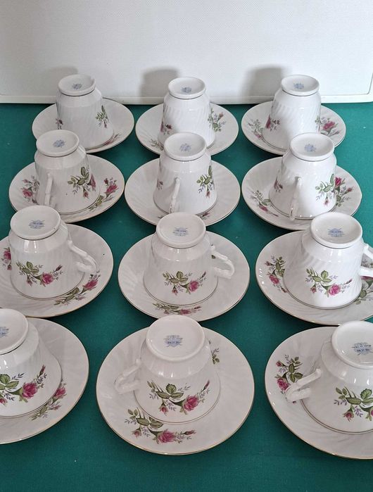 12 Chávenas de Chá orientais antigas, com rosas
