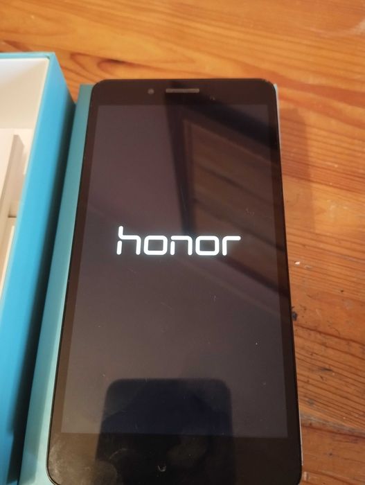 Smartfon Honor 5x, Kiw-21, uszkodzony.