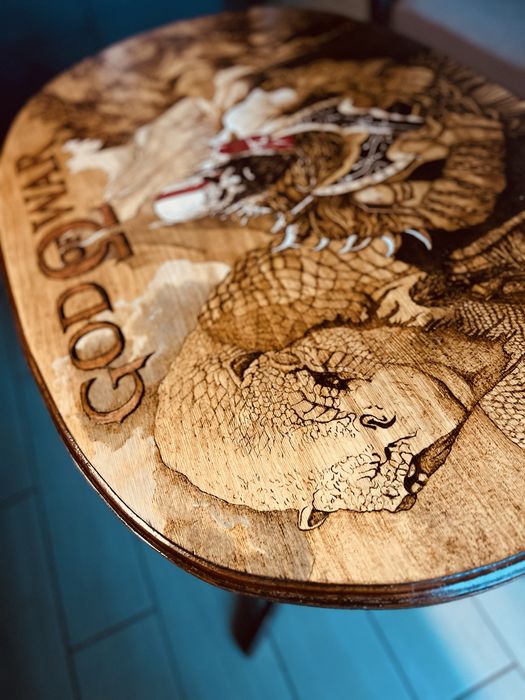 Стіл “God of War” ручна робота, гравіровка випалювання по дереву