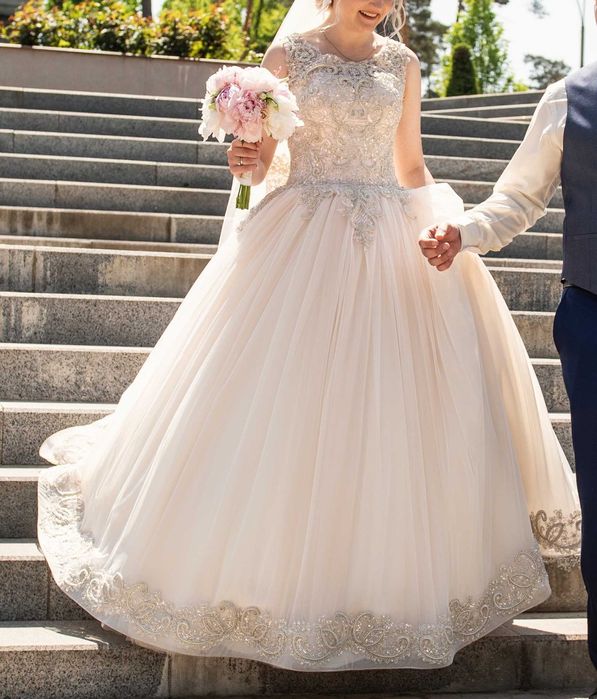 Весільна сукня - ручна вишивка