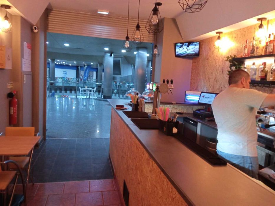 Vendo loja p/ restaurante ou café - Maia - em Centro Comercial