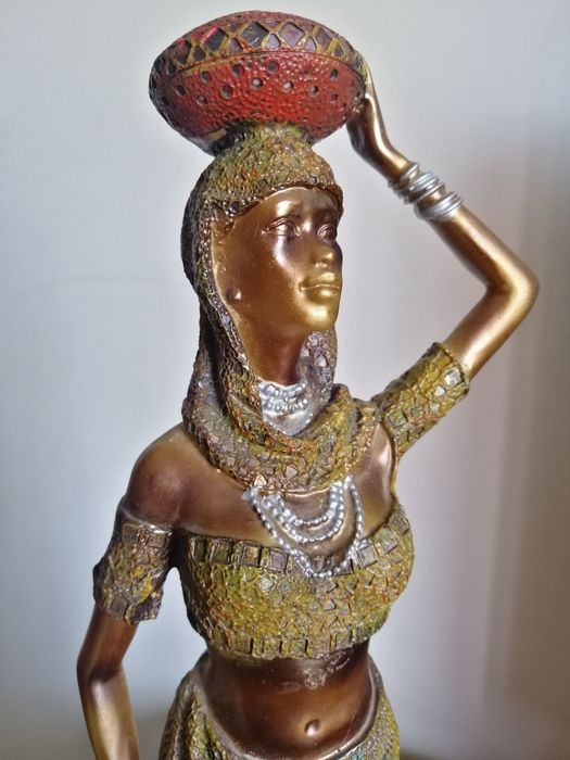 Estatueta Marfinite