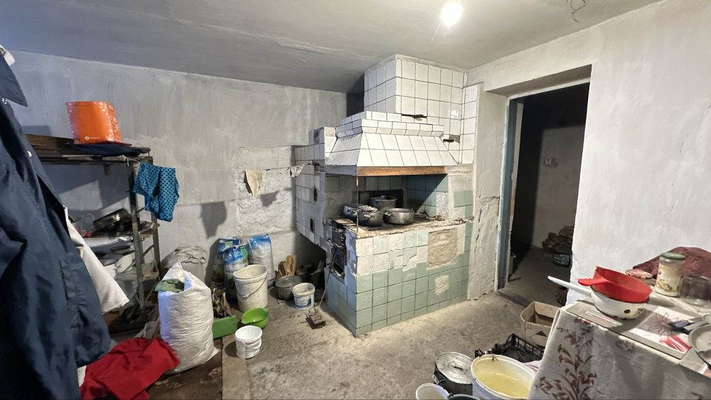 Добротний теплий будинок для життя біля лісу та річки