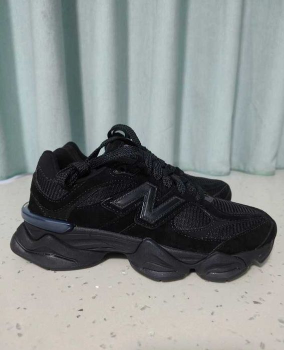 New Balance 9060 Triple Black Rozmiar  39.5