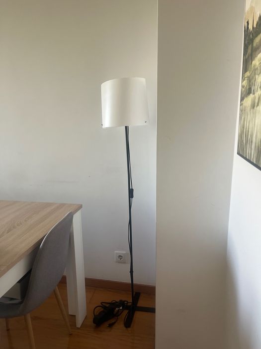 Candeeiro alto ikea