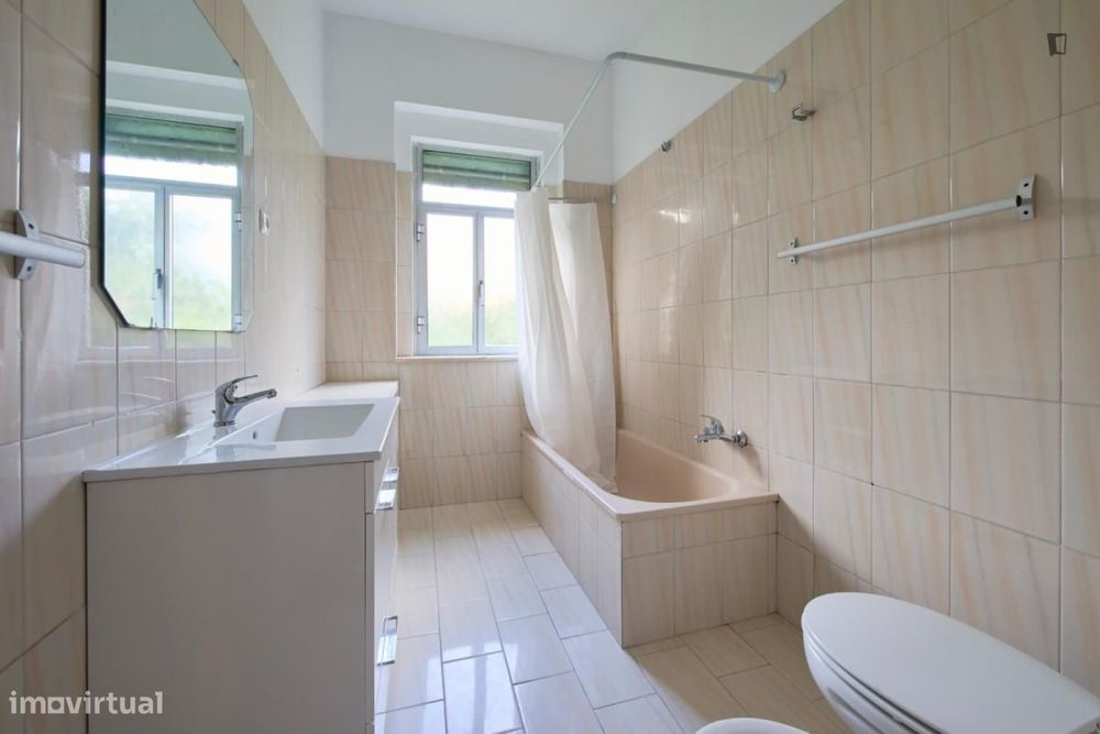 Quarto - localizado em São Bento Lisbon