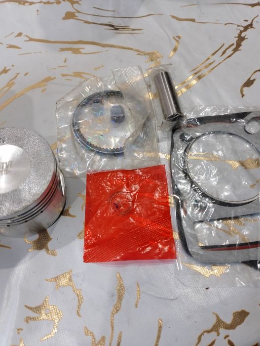 Продам поршневую