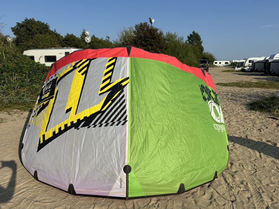 Zestaw latawców North Evo 8 i 11m z barem