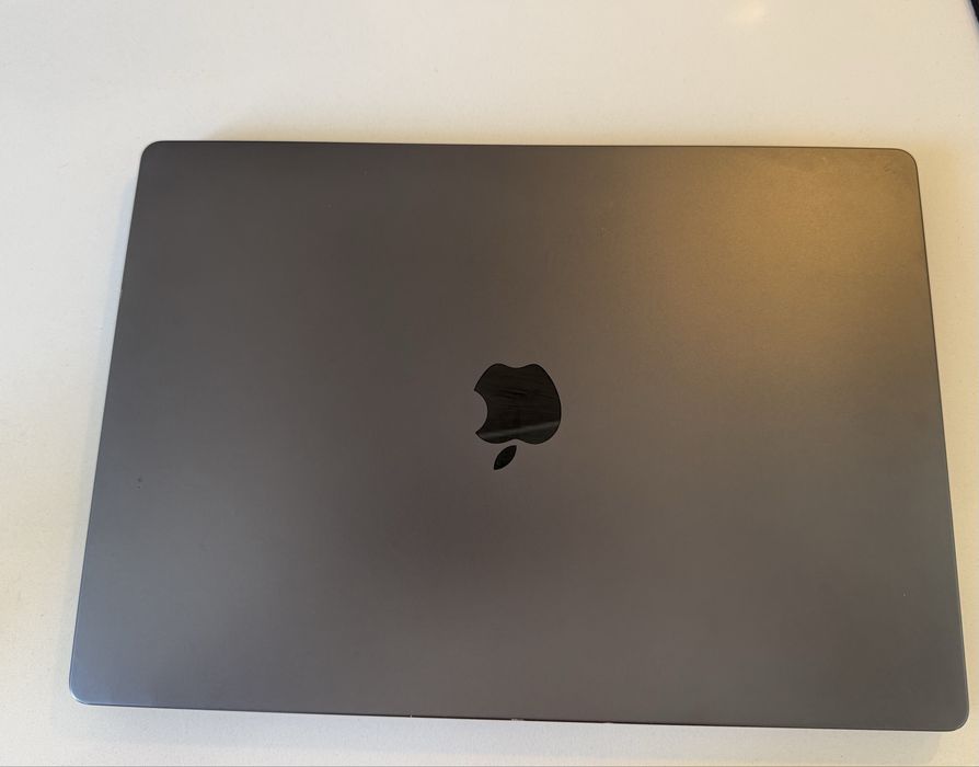 MacBook Pro M4 — 16