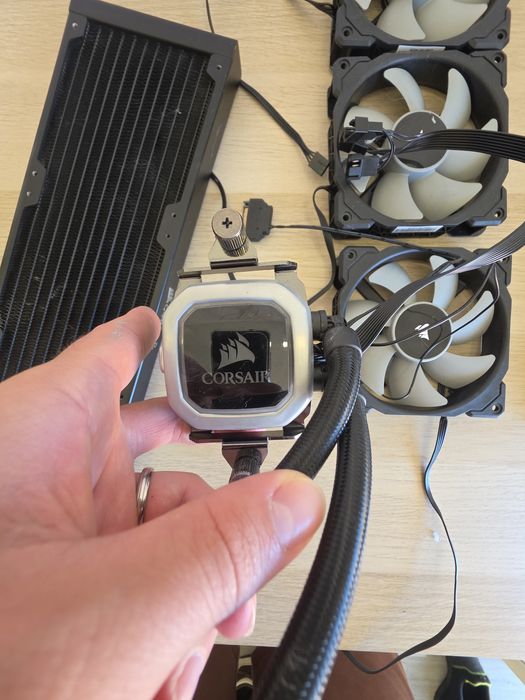 Water Cooler Corsair 360mm — 3 Fans