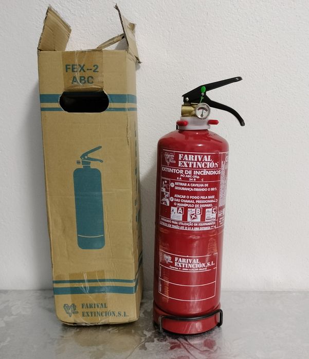 2 extintores veja selos nas fotos