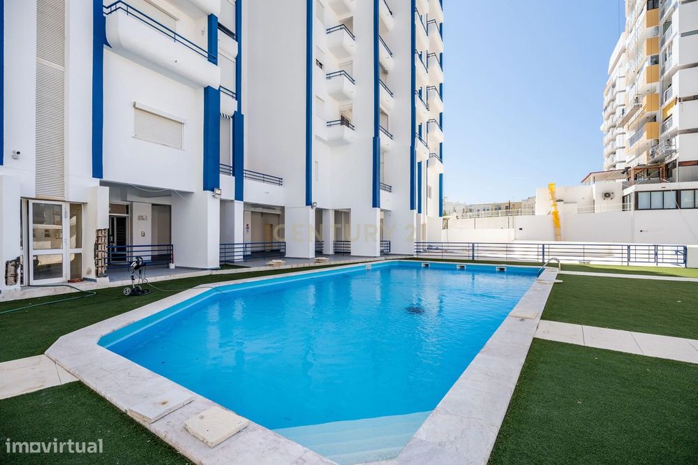T1 de origem convertido em T2 à venda no Edifício Solário, Armação de