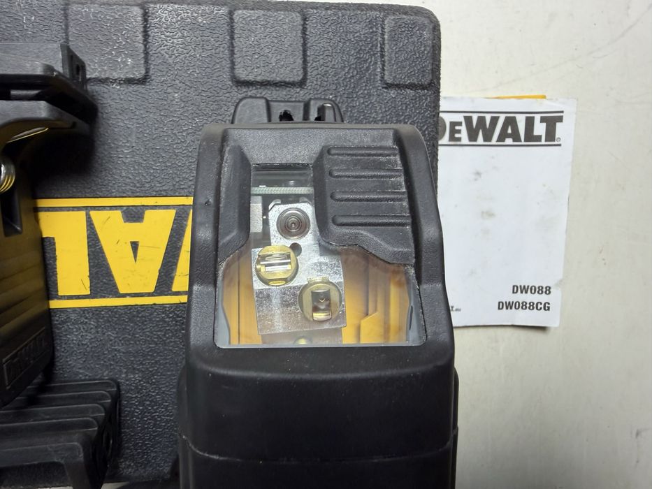 Лазерний рівень DeWALT DW088