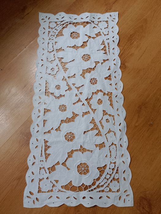 Bieżnik haft richelieu