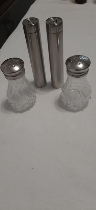 Saleiros e pimenteiros