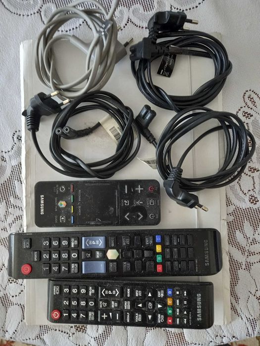 piloty i kable zasilające do TV Samsung