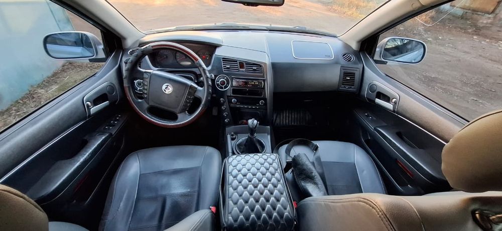 Ssang Yong Kyron 2010 рік 2.3Газ-бензин