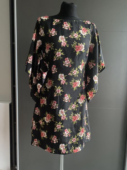 Śliczna tunika, koszulka, motyw w kwiatki, 10, boohoo