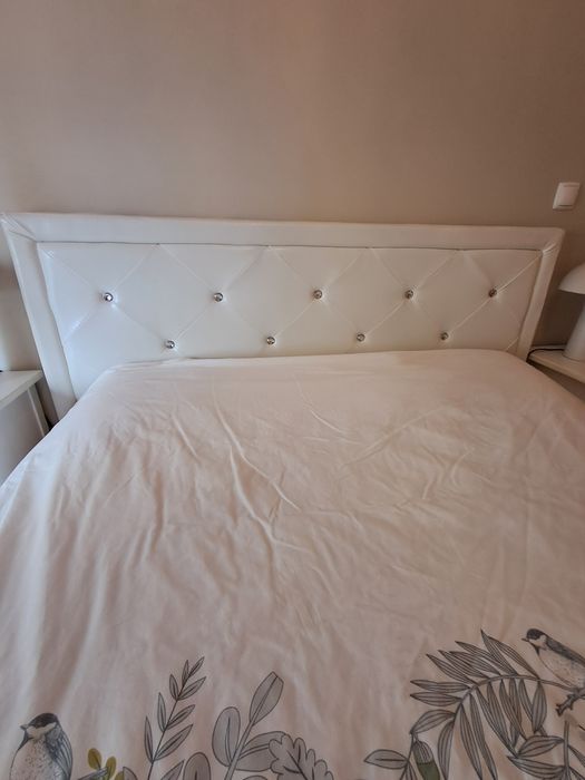 Cama de Casal Sommier com arrumação