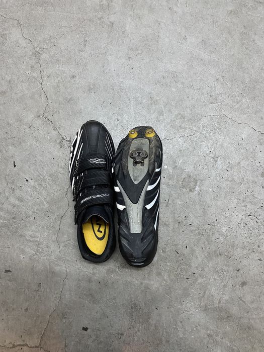 sapatos para bicicleta usados mas muito estimados .