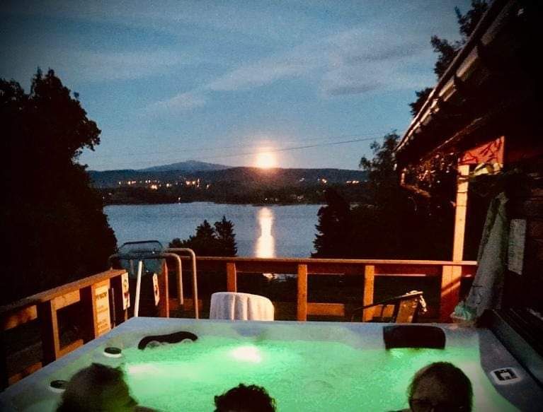 Uroczysko nad Jeziorem Żywieckim.Wieczory Panieńskie.