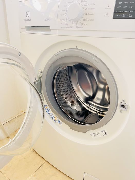 Máquina de Lavar Roupa Electrolux 7kg 1200RPM