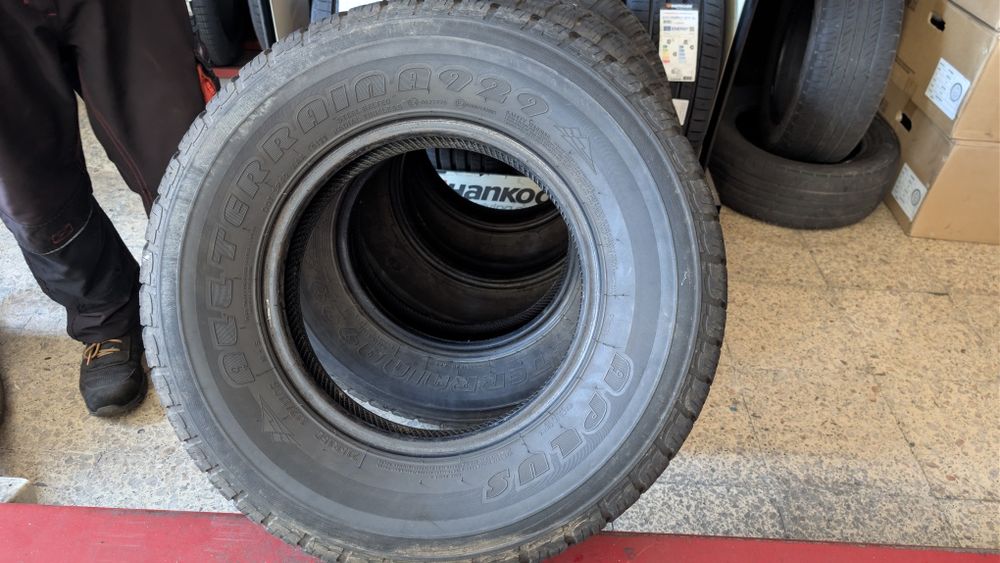 Pneus A/T como novos 215 R15