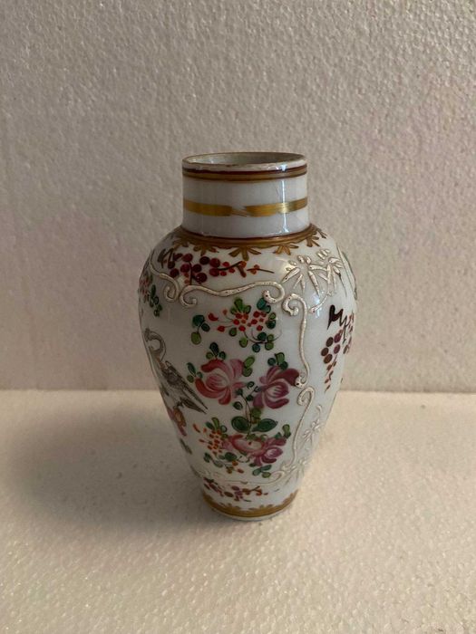 Jarra bojuda em porcelana chinesa da Comp. das Indias com brazão