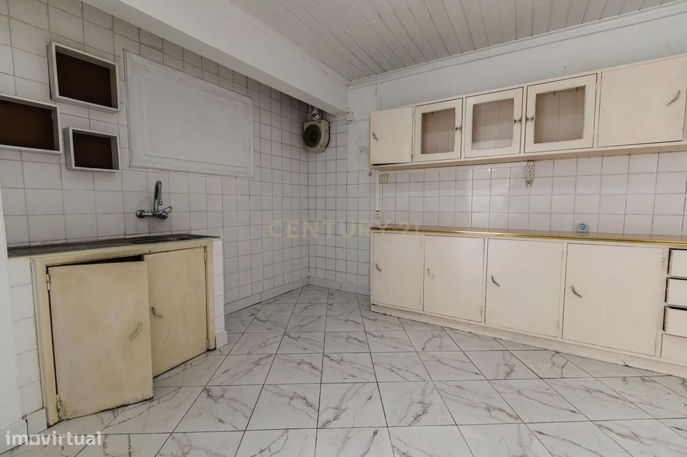 Moradia T3 com Terraço e Vista Mar em Santa Cruz, Lagoa