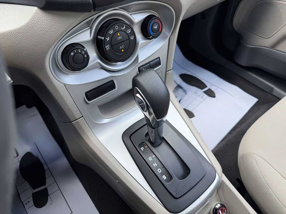 Ford Fiesta SE      2018