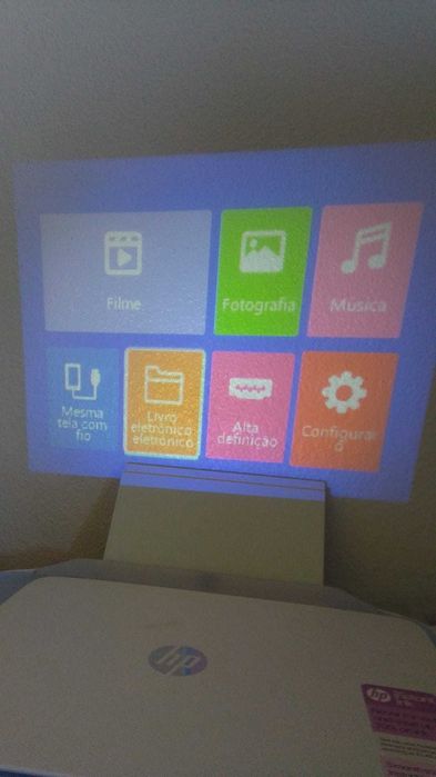 Mini Projetor LED Portátil – Novo!!