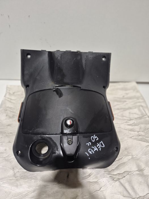 Kokpit Wewnętrzny Osłona Nóg Schowek Zamek Derbi Atlantis 50 OEM 00H04904761