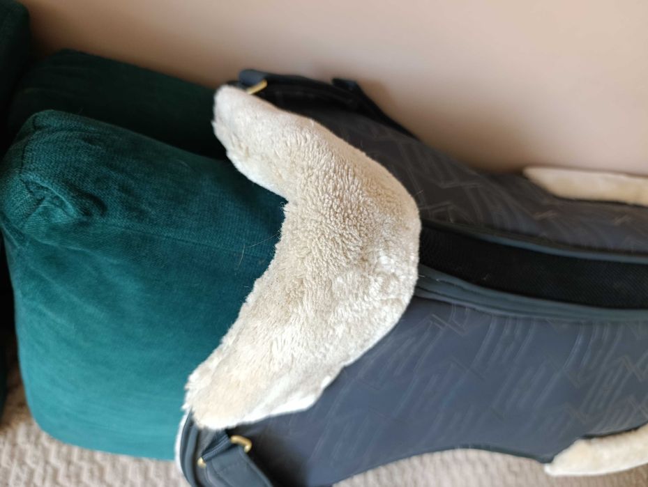 Podkładka pod siodło Eskadron Saddle Pad Softshell Fauxfur
