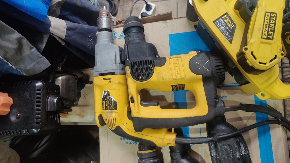 Инструмент Dewalt
