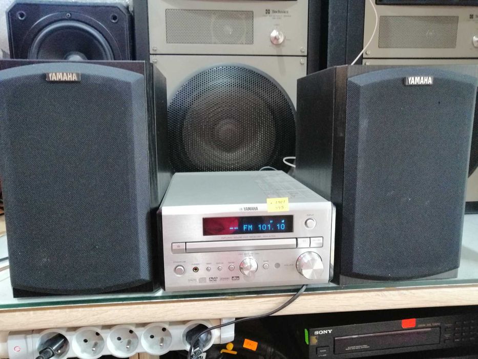 Yamaha RDX-E 700 z kolumnami