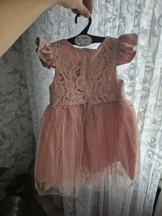 Продам святкове плаття 104р