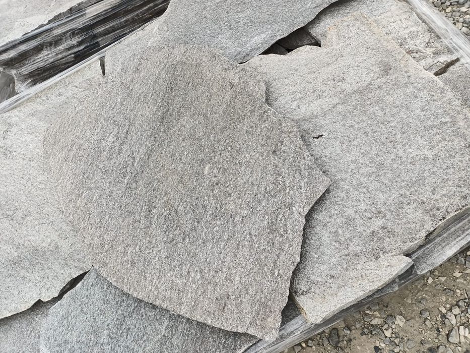 Kamień elewacyjny naturalny gnejs na elewację podjazd płaski gr 1-3 cm