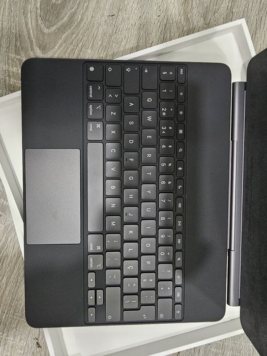 Magic Keyboard Apple iPad Air de 13 polegadas (M3) - Português - Preto