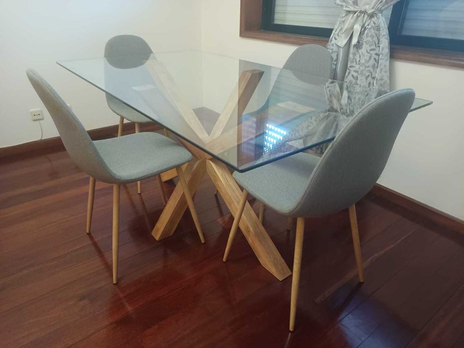 Mesa jantar Saskia 90x160 carvalho vidro com 04 cadeiras jantar Tinglev carvalho cinzento .