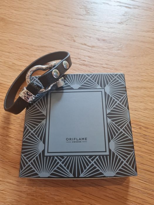 Pulseira de couro e aço