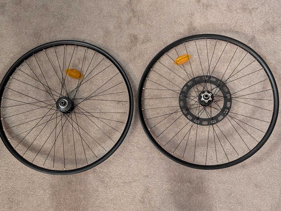 Koła komplet Btwin + Dynamo Shimano DH-UR705-3D