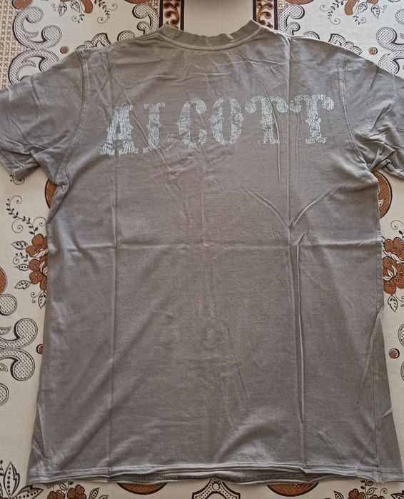 T-shirt castanha usada mas bom estado